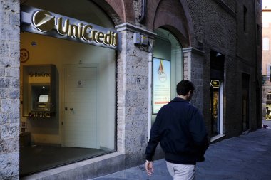 27 Ekim 2019 'da İtalya, Siena' daki Unicredit Bankası 'nın bir şubesi.