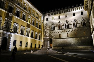 25 Ekim 2019 'da İtalya, Siena' daki Banca Monte dei Paschi di Siena bankasının dış görünüşü.