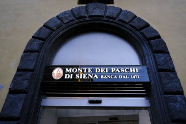 27 Ekim 2019 'da İtalya' nın Siena kentindeki Banca Monte dei Paschi di Siena bankasının dış görünüşü.