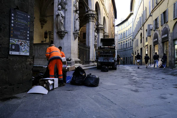 Municipality Worker Empty Garbage Bins Streets Siena Italy Oct 2019 — Stock Photo, Image