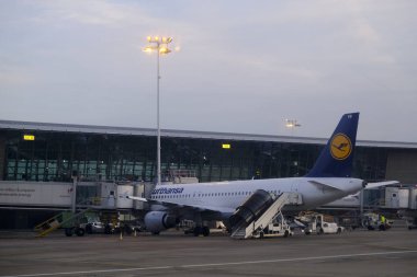 Lufthansa Havayolları 'nın bir uçağı 25 Ekim 2019' da Brüksel 'de, Belçika' da pistte bulunuyor.