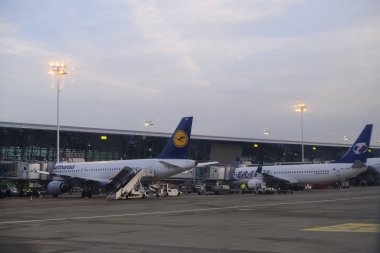 Lufthansa Havayolları 'nın bir uçağı 25 Ekim 2019' da Brüksel 'de, Belçika' da pistte bulunuyor.