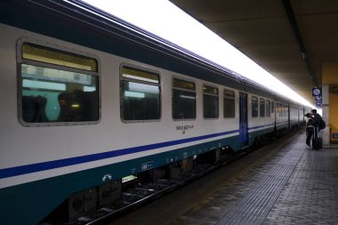 28 Ekim 2019 'da İtalya' nın Siena kentindeki merkez tren istasyonuna bir tren geldi..