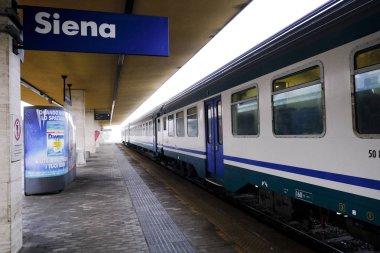 28 Ekim 2019 'da İtalya' nın Siena kentindeki merkez tren istasyonuna bir tren geldi..