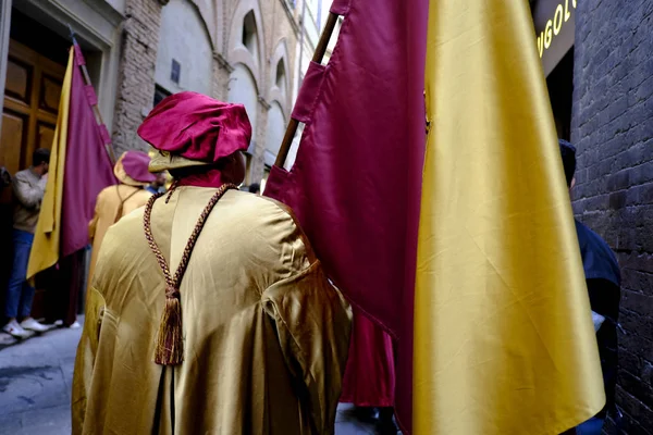 Acadêmicos Participam Ladainha Frente Igreja Católica Catedral Siena Itália Outubro — Fotografia de Stock