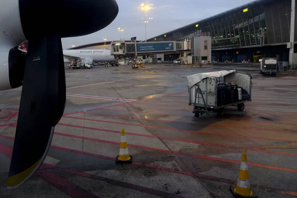 ベルギーのブリュッセル空港で10月の25 2019で飛ぶ準備ができている飛行機 — ストック写真