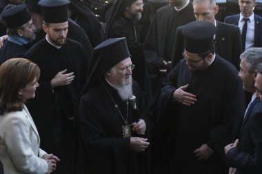 Ekümenik Patrik Bartholomew, 10 Kasım 2019 'da Belçika' nın Brüksel kentindeki Saints Başmelekleri Michael ve Gabriel Ortodoks Katedrali 'ne bir ayine katılmak üzere gelir..