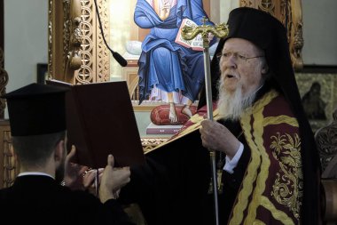 Brüksel, Belçika, 10 Kasım 2019. Ekümenik Patrik Bartholomew Azizler Başmelekleri Michael ve Gabriel Ortodoks Katedrali 'nde ayin düzenliyor..