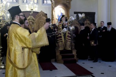 Brüksel, Belçika, 10 Kasım 2019. Ekümenik Patrik Bartholomew Azizler Başmelekleri Michael ve Gabriel Ortodoks Katedrali 'nde ayin düzenliyor..