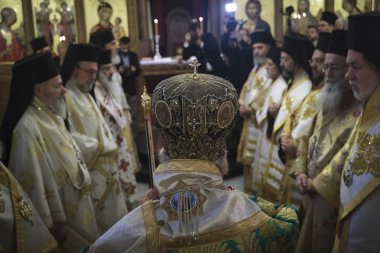 Brüksel, Belçika, 10 Kasım 2019. Ekümenik Patrik Bartholomew Azizler Başmelekleri Michael ve Gabriel Ortodoks Katedrali 'nde ayin düzenliyor..