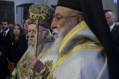 Brüksel, Belçika, 10 Kasım 2019. Ekümenik Patrik Bartholomew Azizler Başmelekleri Michael ve Gabriel Ortodoks Katedrali 'nde ayin düzenliyor..