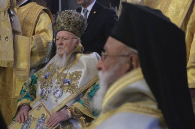 Brüksel, Belçika, 10 Kasım 2019. Ekümenik Patrik Bartholomew Azizler Başmelekleri Michael ve Gabriel Ortodoks Katedrali 'nde ayin düzenliyor..