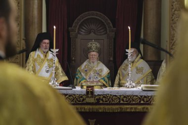 Brüksel, Belçika, 10 Kasım 2019. Ekümenik Patrik Bartholomew Azizler Başmelekleri Michael ve Gabriel Ortodoks Katedrali 'nde ayin düzenliyor..