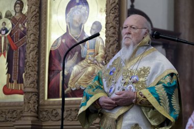 Brüksel, Belçika, 10 Kasım 2019. Ekümenik Patrik Bartholomew Azizler Başmelekleri Michael ve Gabriel Ortodoks Katedrali 'nde ayin düzenliyor..