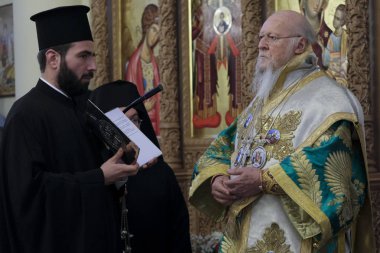 Brüksel, Belçika, 10 Kasım 2019. Ekümenik Patrik Bartholomew Azizler Başmelekleri Michael ve Gabriel Ortodoks Katedrali 'nde ayin düzenliyor..