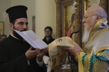 Brüksel, Belçika, 10 Kasım 2019. Ekümenik Patrik Bartholomew Azizler Başmelekleri Michael ve Gabriel Ortodoks Katedrali 'nde ayin düzenliyor..