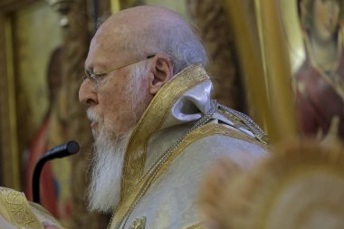 Brüksel, Belçika, 10 Kasım 2019. Ekümenik Patrik Bartholomew Azizler Başmelekleri Michael ve Gabriel Ortodoks Katedrali 'nde ayin düzenliyor..