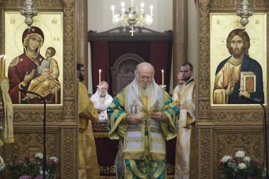 Brüksel, Belçika, 10 Kasım 2019. Ekümenik Patrik Bartholomew Azizler Başmelekleri Michael ve Gabriel Ortodoks Katedrali 'nde ayin düzenliyor..