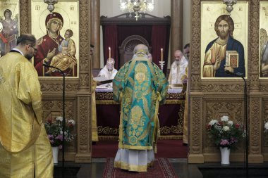 Brüksel, Belçika, 10 Kasım 2019. Ekümenik Patrik Bartholomew Azizler Başmelekleri Michael ve Gabriel Ortodoks Katedrali 'nde ayin düzenliyor..