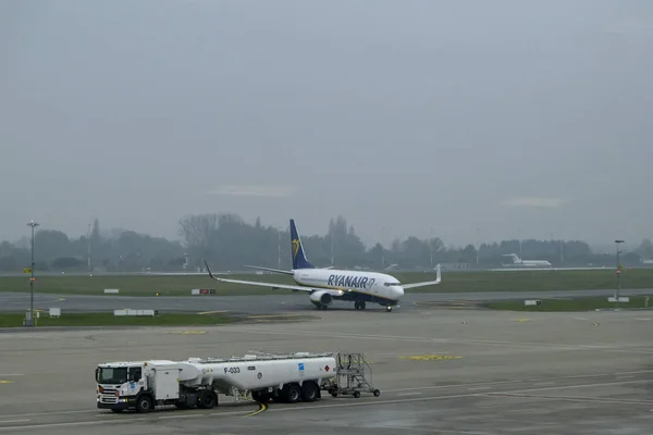 Airplanes Ryanairs Low Cost Company Sits Tarmac Brussels International Airport — Φωτογραφία Αρχείου