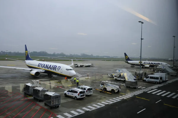 Avions Ryanairs Compagnie Low Cost Trouve Sur Aire Trafic Aéroport — Photo