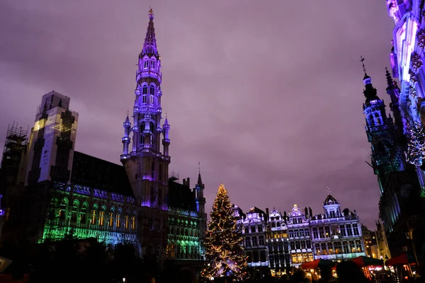 Lights Show Grand Place Huge Christmas Tree Crowd People Enjoying — Stock Photo, Image