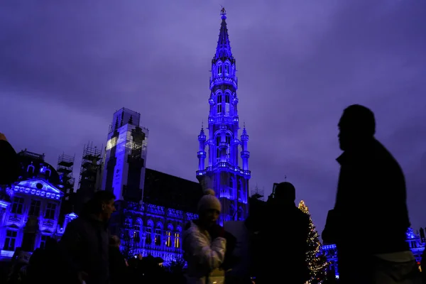 Lights Show Grand Place Huge Christmas Tree Crowd People Enjoying — Fotografia de Stock