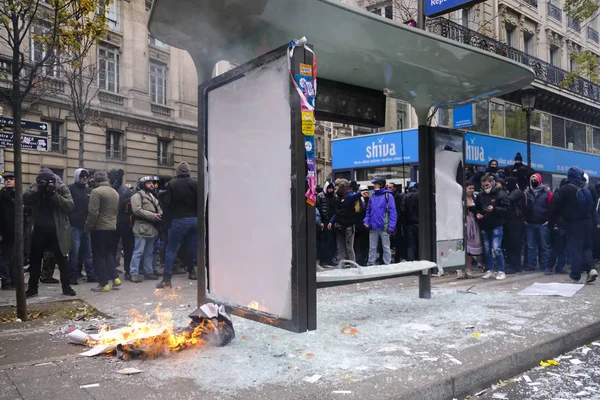 Manifestantes Entram Confronto Com Polícia Choque Francesa Durante Uma Manifestação — Fotografia de Stock