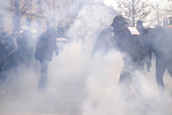 Protesters Clash French Riot Police Demonstration Pension Reforms Paris France — ストック写真