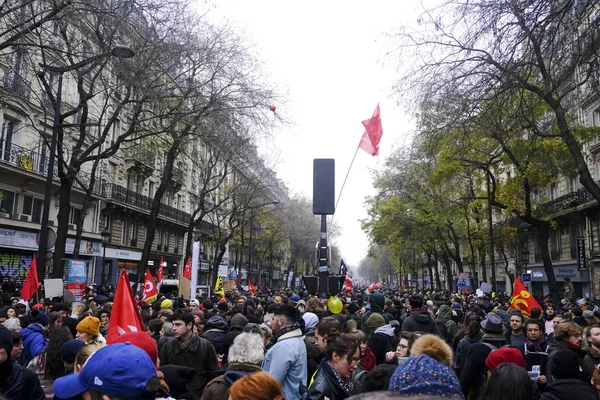 Gente Marcha Durante Una Manifestación Contra Las Reformas Las Pensiones — Foto de Stock