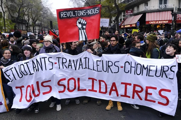 Марш Людей Время Демонстрации Против Пенсионных Реформ Париже Франция Декабря — стоковое фото