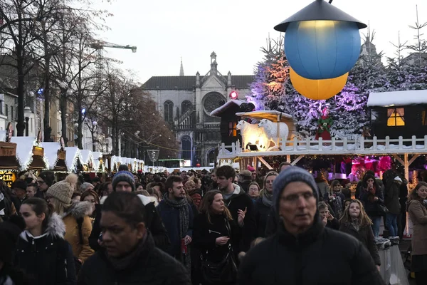 Caminata Multitudes Mercado Navidad Bruselas Bélgica Diciembre 2019 —  Fotos de Stock