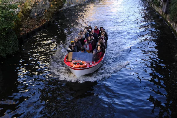 Los Turistas Barco Canal Centro Histórico Ciudad Brujas Bélgica Nov —  Fotos de Stock