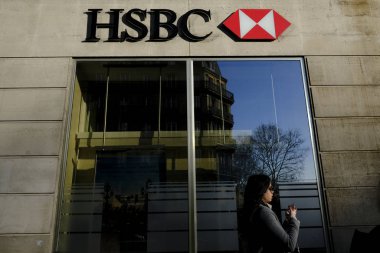 18 Aralık 2019 'da Paris, Fransa' daki Hsbc Bank Şubesi.