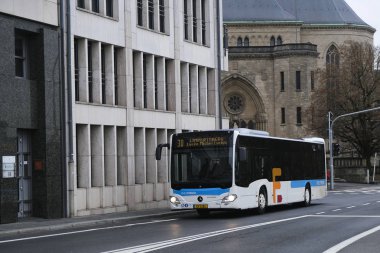 12 Ocak 2020 'de Lüksemburg' un ana caddesinde bir toplu taşıma otobüsü..