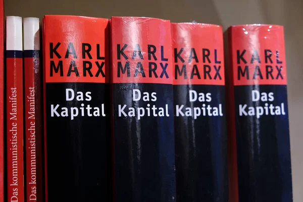 Knihy Karla Marxe Prodej Knihkupectví Německém Trieru Ledna 2020 — Stock fotografie