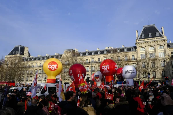 Emberek Felvonulnak Nyugdíjreformok Elleni Tüntetésen Párizsban Franciaországban 2019 December — Stock Fotó