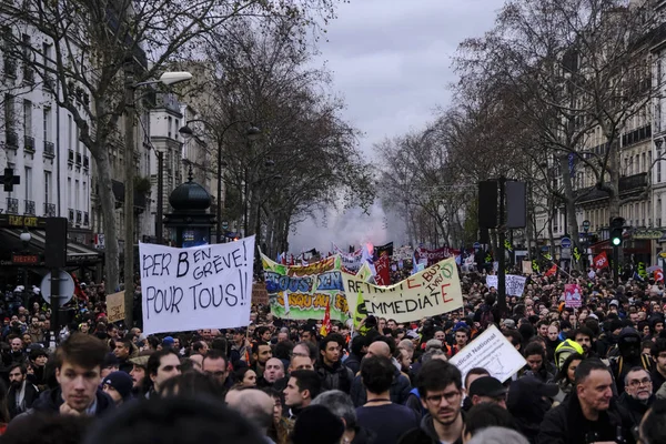 Människor Marscherar Demonstration Mot Pensionsreformer Paris Frankrike December 2019 — Stockfoto