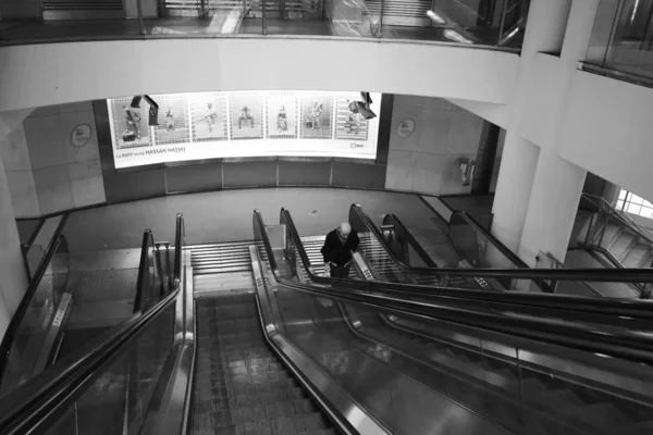 Жителі Сходах Станції Метро Гар Сен Лазар Парижі Грудня 2019 — стокове фото