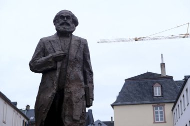 Filozof Karl Marx 'ın 11 Ocak 2019' da Almanya Merkez Trier 'deki heykeli.