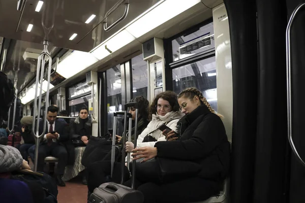 Pasajeros Camino Metro París Francia Diciembre 2019 — Foto de Stock