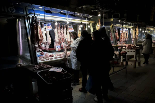 Açougues Consumidores Dentro Mercado Público Atenas Grécia Dezembro 2019 — Fotografia de Stock