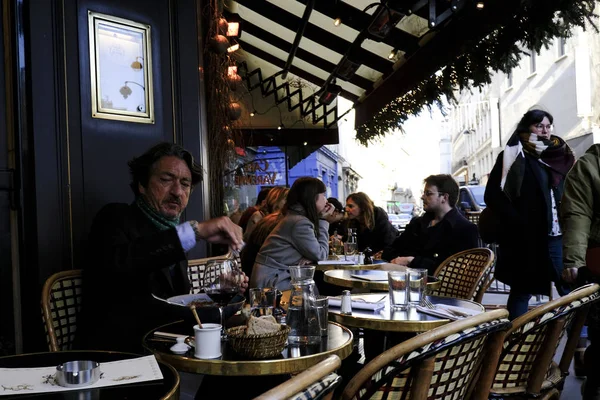 Consumer Sits Traditional Bracerie Central Paris France Dec 2019 — ストック写真