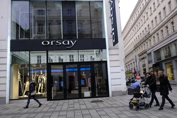 20 Aralık 2019 'da Avusturya, Viyana' daki Orsay perakende mağazası.