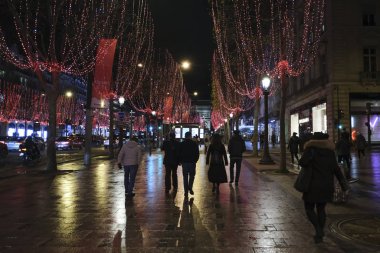 Belçika 'nın Brüksel havaalanı, Belçika' da 15 Kasım 2019 'da bir barda bir bardak Belçika birası.