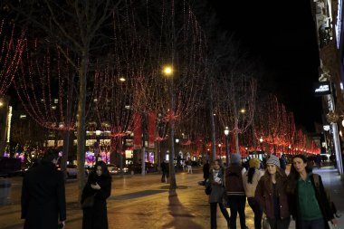 Belçika 'nın Brüksel havaalanı, Belçika' da 15 Kasım 2019 'da bir barda bir bardak Belçika birası.