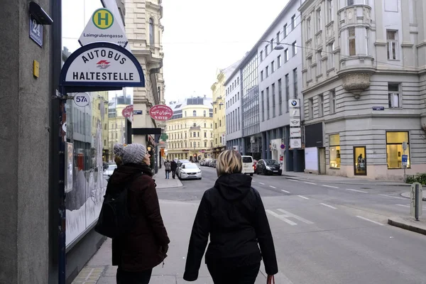 Στάση Λεωφορείου Για Τις Δημόσιες Συγκοινωνίες Στη Βιέννη Αυστρία Στις — Φωτογραφία Αρχείου