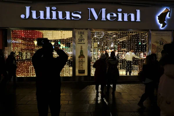 2019年12月22日 咖啡零售商Julius Meinl在奥地利维也纳中心街道的分店 — 图库照片