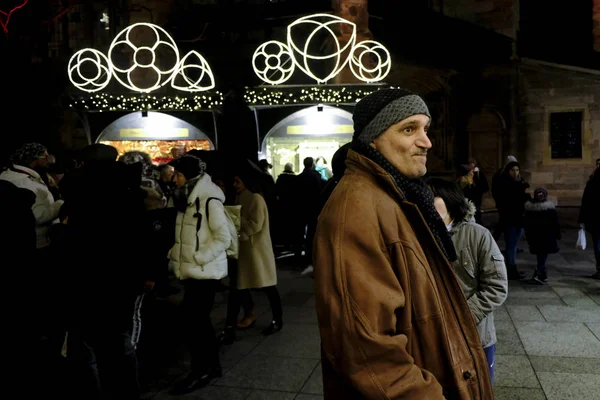 Pessoas Caminham Tradicional Mercado Natal Viena Áustria Dezembro 2019 — Fotografia de Stock