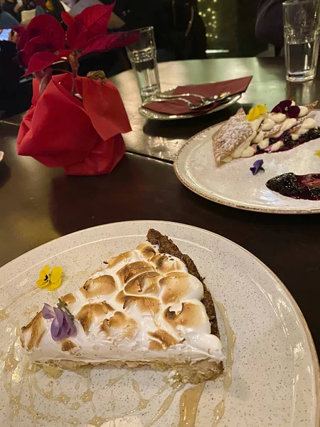 Piece Lemon Pie Pastry Shop Athens Greece Jan 2020 — 스톡 사진